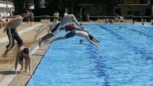 Estupendo día de piscina en Sevilla para sofocar las calores que nos llegan.