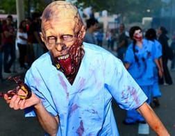 zombies que se dedicarán a asustar a los asistentes al parque warner