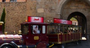 zocotren, tren que visita las calles y zonas más turísticas de la ciudad