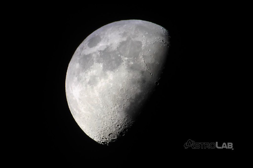 La Luna, su belleza, sus cráteres, sus rincones secretos desde el telescopio de Astrolab