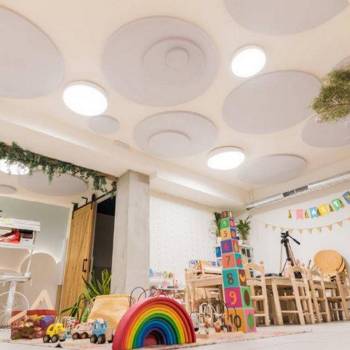 una cafetería dónde disfrutar de talleres infantiles además de disfrutar y divertirse aprendiendo