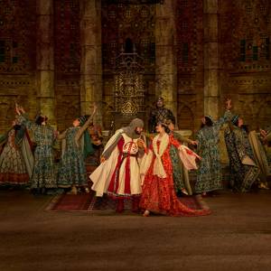 Espectáculos en vivo, música, espadas, bailes, etc en Puy du Fou